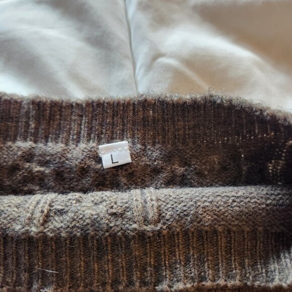 Women's sweater with cable knit detail - Picture 3 of 3